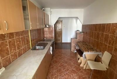 Apartament cu 3 camere în Traian