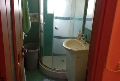 Apartament cu 3 camere semidecomandat în Calea București