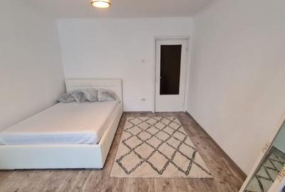 Apartament cu 2 camere decomandat în Tractorul
