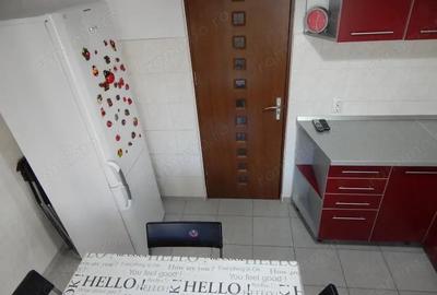 Apartament cu 2 camere semidecomandat în Berceni