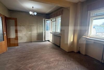 Apartament cu 4 camere semidecomandat în Central