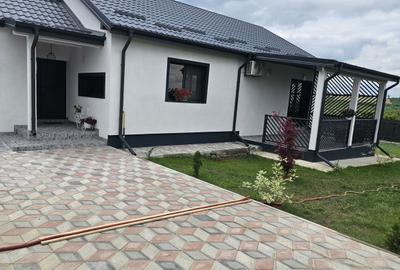 Casă cu 4 camere cu Teren 600 Mp în Central - 2