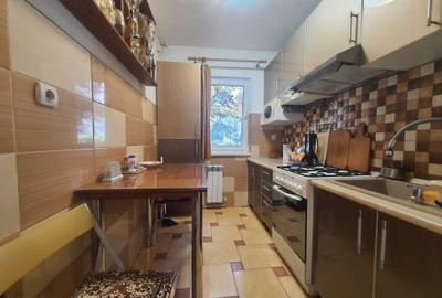 Apartament cu 2 camere semidecomandat în Km 4 - 5