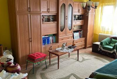 Apartament cu 2 camere decomandat în Rovine