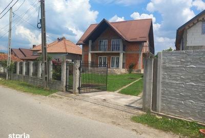 Casă cu 4 camere cu Teren 180 Mp în Teișani - 1
