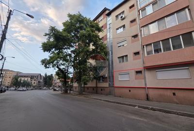 Apartament cu 2 camere semidecomandat, mobilat în Dâmbovița