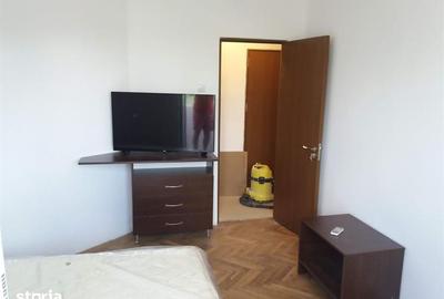 Apartament cu 3 camere decomandat, mobilat în Dacia