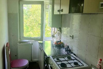 Apartament cu 2 camere nedecomandat în Km 4 - 3