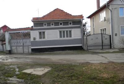 Casă cu 4 camere în Central - 1