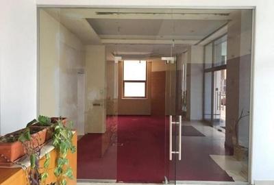 Birou, de 1,600 mp, în Unirii - 10