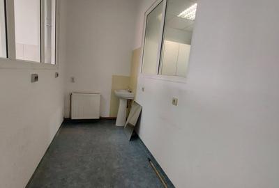Spațiu comercial, de 110 mp, în Central - 4
