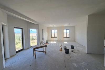 Casă cu 4 camere cu Teren 500 Mp în Sânpetru
