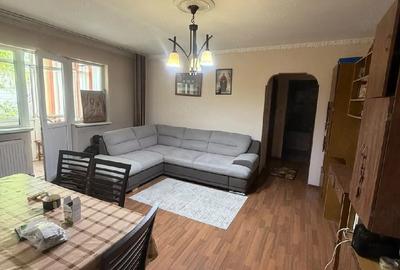 Apartament cu 3 camere semidecomandat în Central
