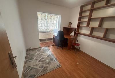 Apartament cu 4 camere decomandat, mobilat în Lipovei