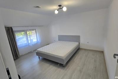 Casă cu 5 camere cu Teren 1270 Mp în Izvoarele