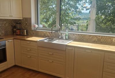 Casă cu 4 camere cu Teren 1701 Mp în Central
