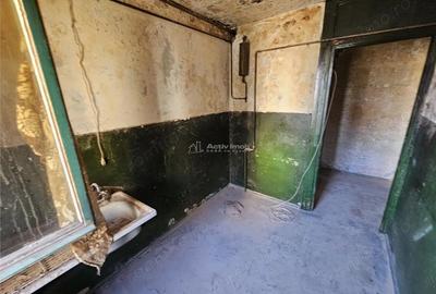 Apartament cu 2 camere semidecomandat în Micro I - 9