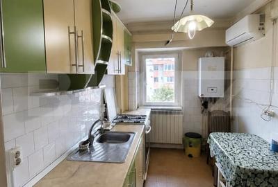 Apartament cu 2 camere decomandat, mobilat în Central