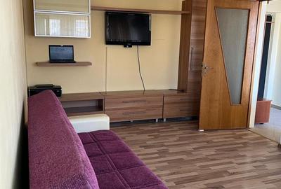 Apartament cu 2 camere semidecomandat în Berceni