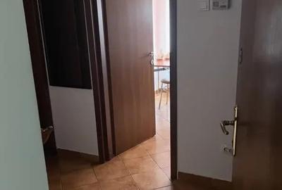 Garsonieră decomandată în Decebal