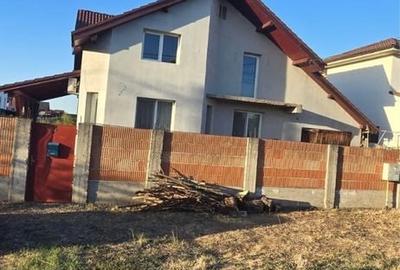 Casă cu 4 camere în Livada