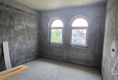 Casă cu 6 camere cu Teren 1042 Mp în Central