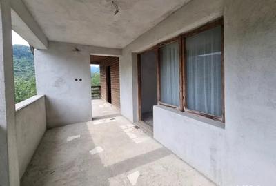 Casă în Moroeni - 12