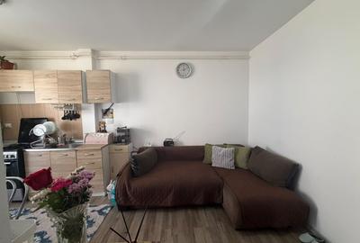Apartament cu 2 camere semidecomandat, mobilat în Florești