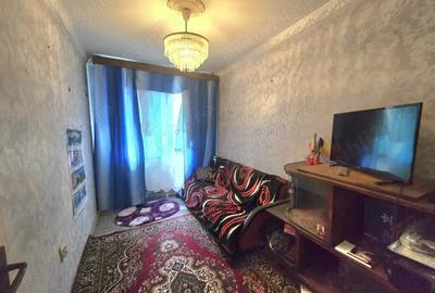 Apartament cu 3 camere decomandat în Școlilor