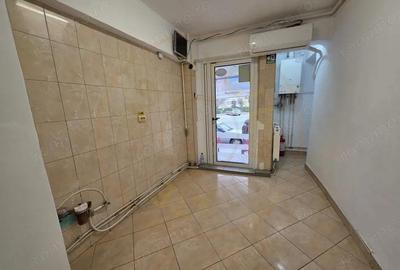 Spațiu comercial, de 50 mp, în Central - 4