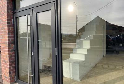 Spațiu comercial, de 550 mp, în Central - 4