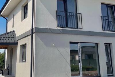 Casă cu 3 camere cu Teren 220 Mp în Central - 2
