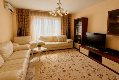 Apartament cu 4 camere decomandat în P-ța Muncii
