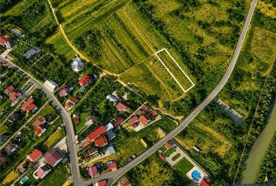 Teren de 1537 mp, în Est