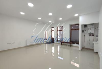Spațiu comercial, de 92 mp, în Central - 4