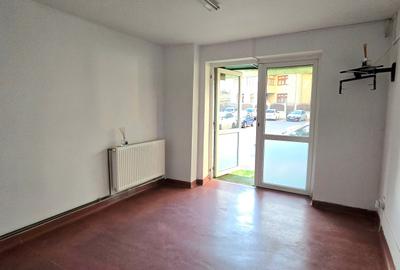 Apartament cu 3 camere decomandat în Micro 5 - 5