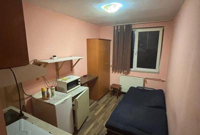 Garsonieră decomandată în Rogerius