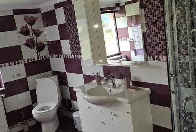 Casă cu 7 camere cu Teren 820 Mp în Central