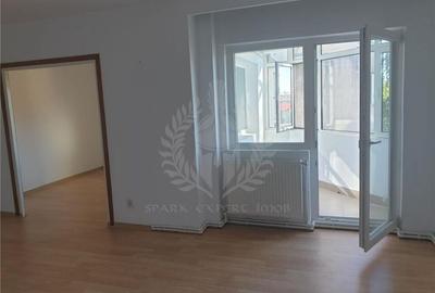 Apartament cu 4 camere decomandat în Republicii - 3
