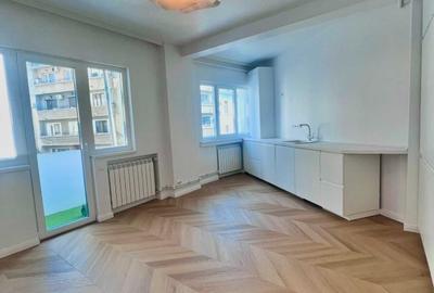 Apartament cu 5 camere decomandat în Batistei