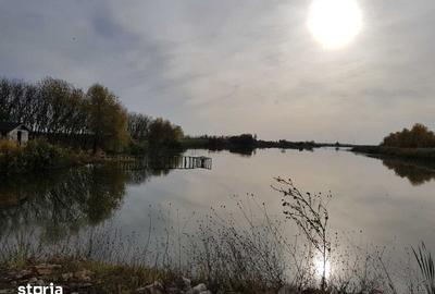 Teren de 400 mp, în Vărăști