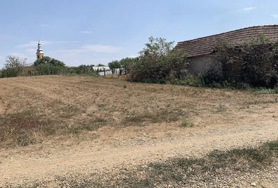 Teren de 2610 mp, în Tăut