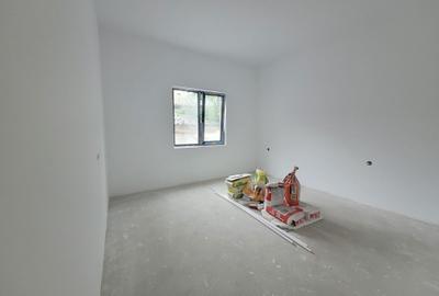 Casă individuală cu 4 camere cu Teren 200 Mp în Est - 10