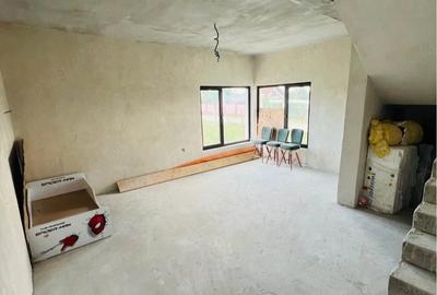 Casă cu Teren 335 Mp în Valu lui Traian