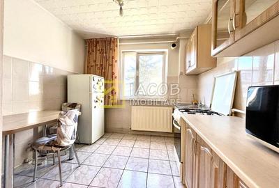 Apartament cu 2 camere semidecomandat, mobilat în Cornișa
