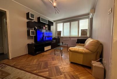 Apartament cu 2 camere semidecomandat, mobilat în Tei