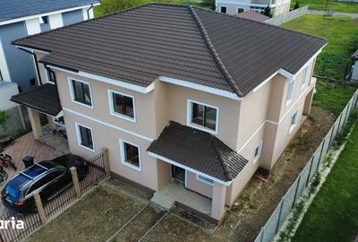 Casă cu 4 camere cu Teren 305 Mp în Dumbrăvița