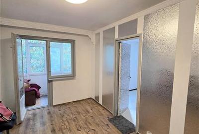 Apartament cu 3 camere semidecomandat în Groapa
