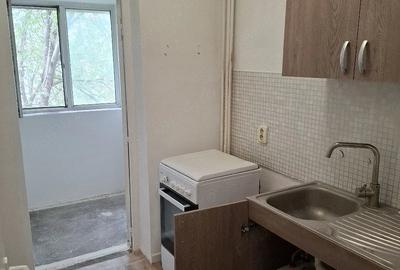 Garsonieră decomandată în Central