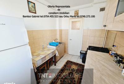 Apartament cu 2 camere decomandat în Nicolina